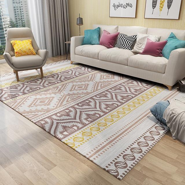 Tappeto etnico beige e rosa