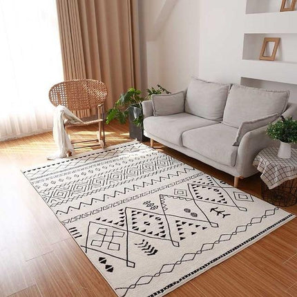 Tappeto berbero con motivi geometrici neri