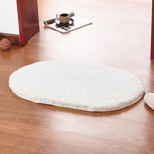 Tappetino da bagno ovale bianco morbido