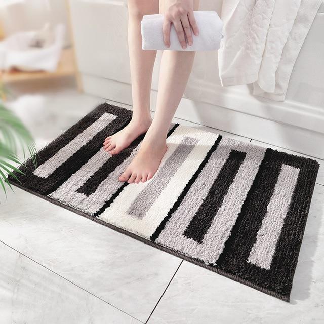 Tappetino bagno nero e bianco geometrico
